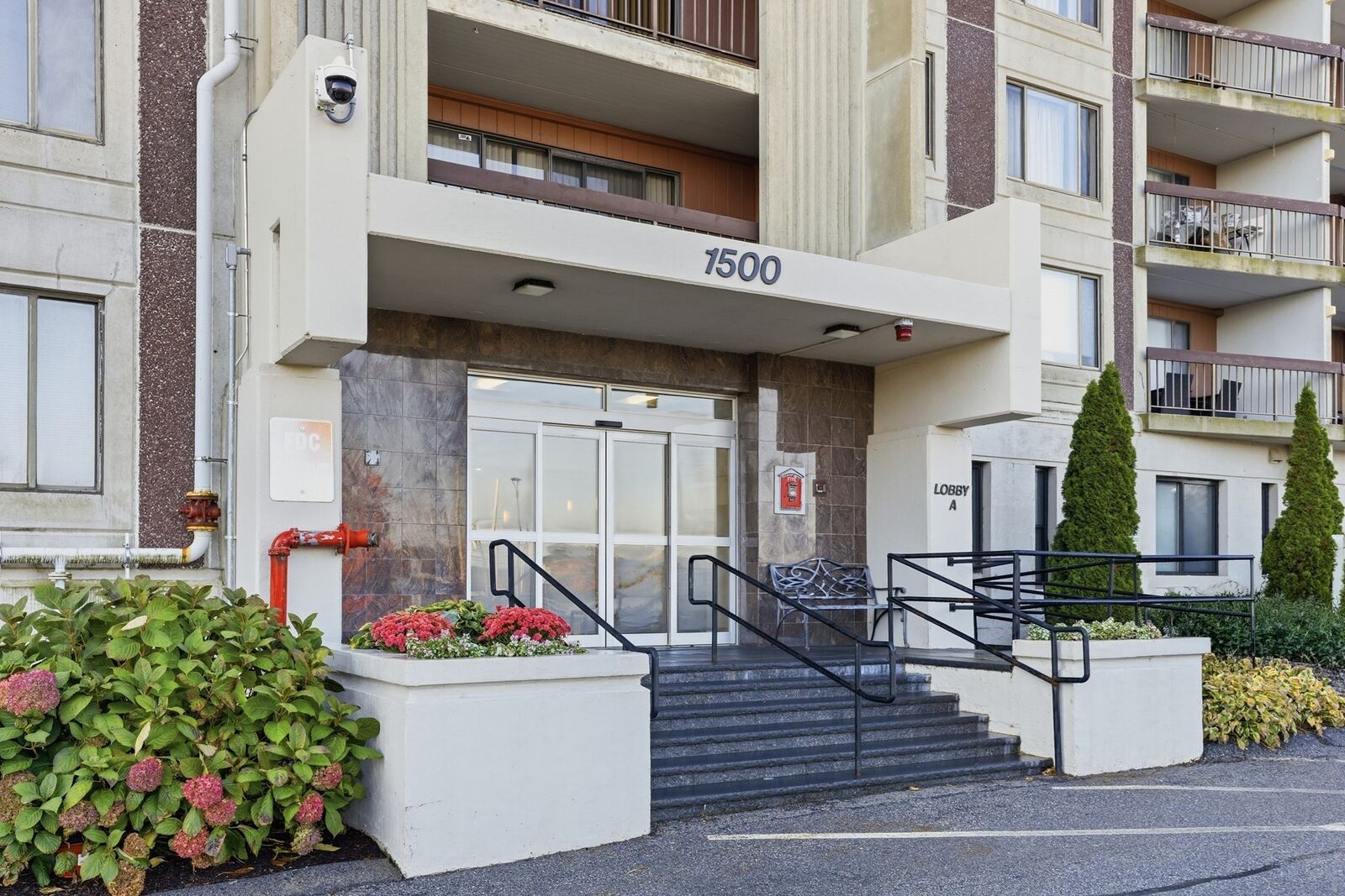 Property Photo:  1500 Worcester Rd 719  MA 01702 