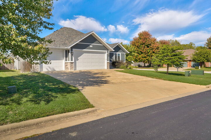Property Photo:  1309 S Appomattox Avenue  MO 65738 