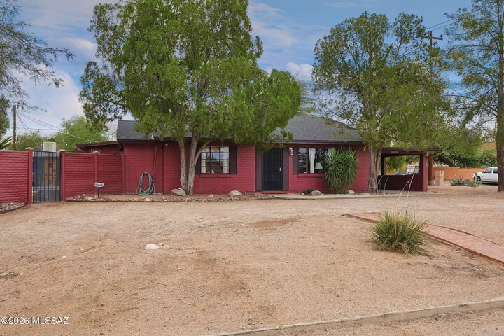 Property Photo: 2602 E Water Street AZ 85716