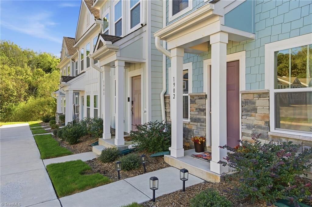 Property Photo:  1902 Ardmore Commons Drive  NC 27103 