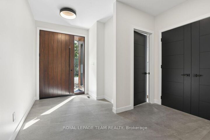 Property Photo:  33 Starwood Road  ON K2G 1Y9 