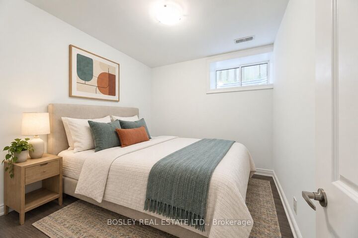 Property Photo:  9 Queen Victoria Street Lower  ON M4J 1E8 