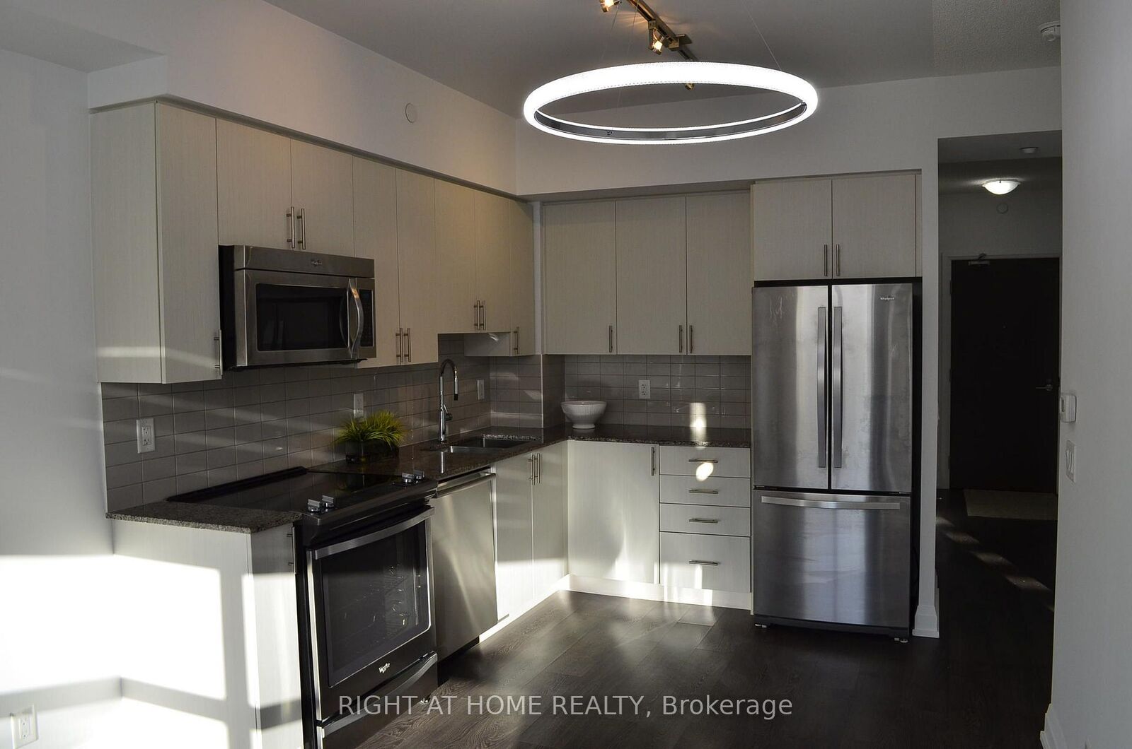 Property Photo: 7900 Bathurst Street 323 ON L4J 0J9