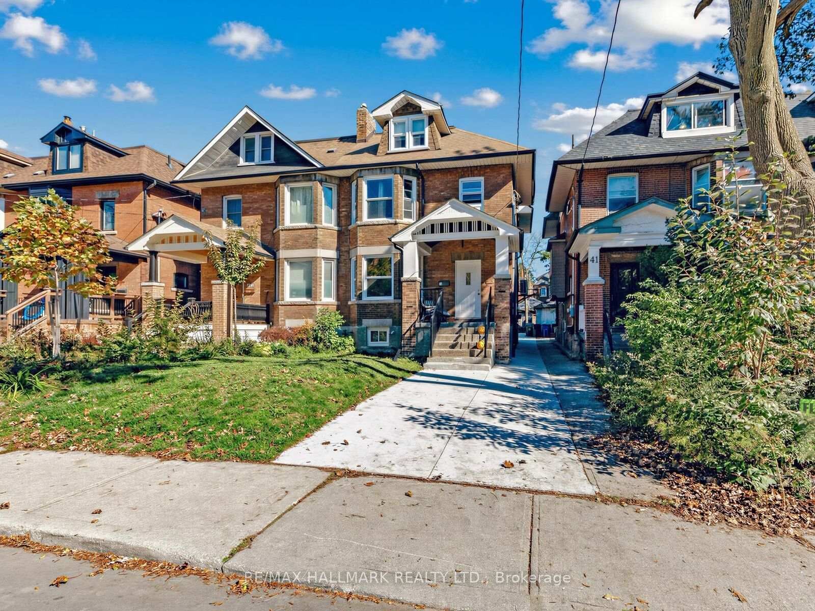 Property Photo:  43 Highview Crescent 1  ON M6H 2Y3 