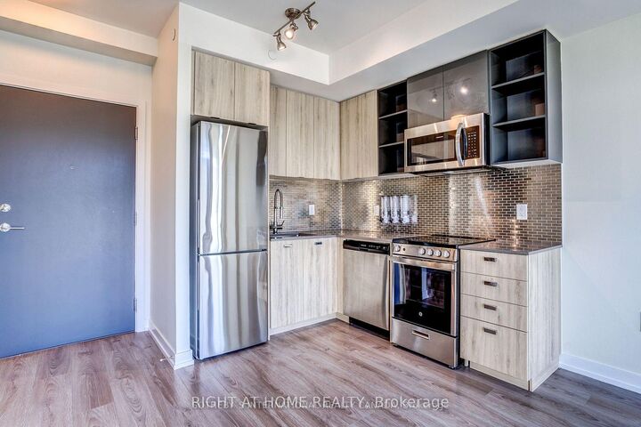 Property Photo:  10 De Boers Drive 514  ON M3J 0L6 