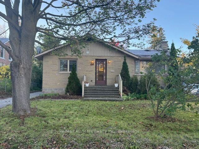 Property Photo: 101 Colborne Street W ON K9V 3T4