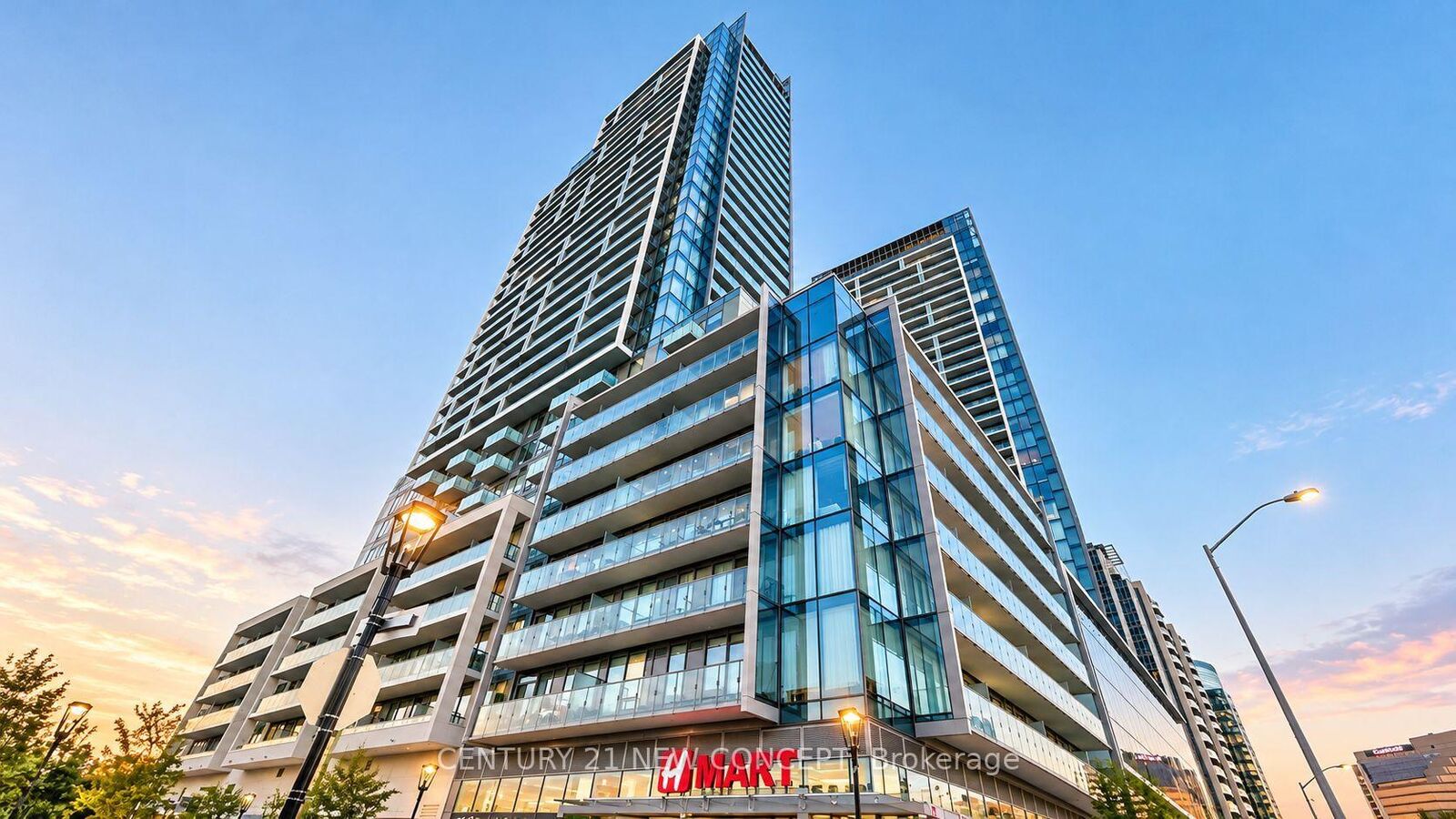 Property Photo:  7 Golden Lion Heights N2402  ON M2M 0C1 