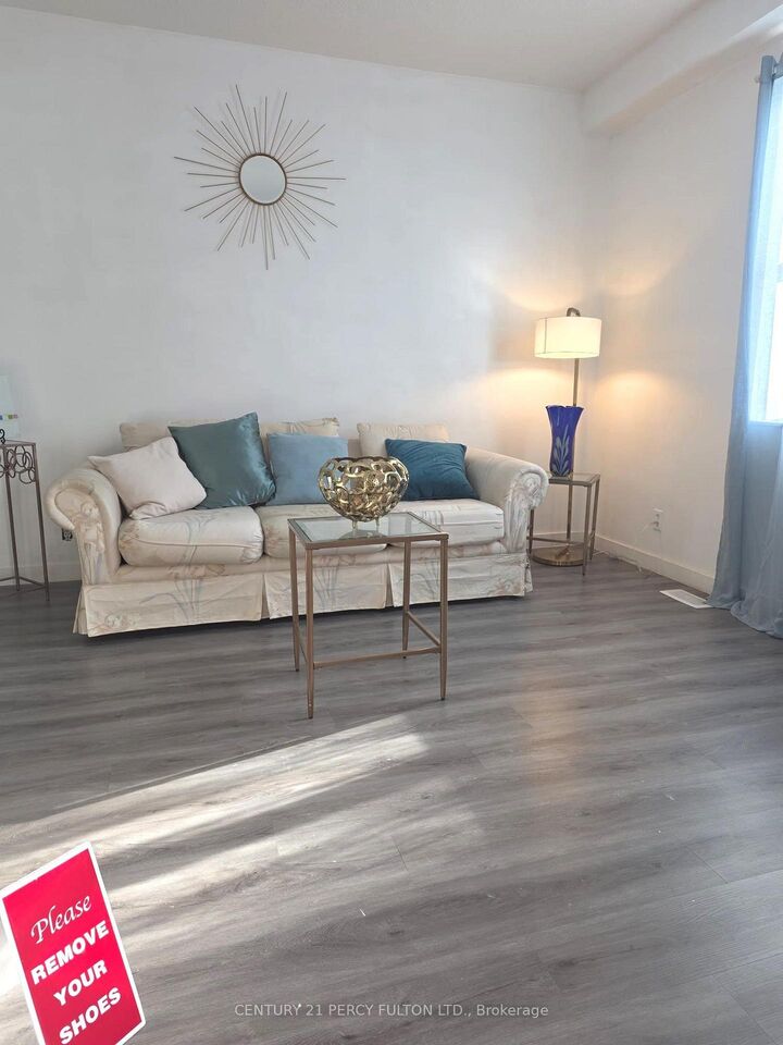 Property Photo:  130 Stirton Street  ON L8L 6G2 