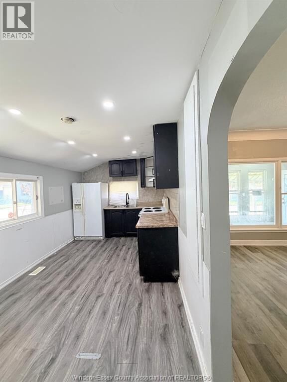 Property Photo:  1889 University Avenue West 2  ON N9B 1C7 