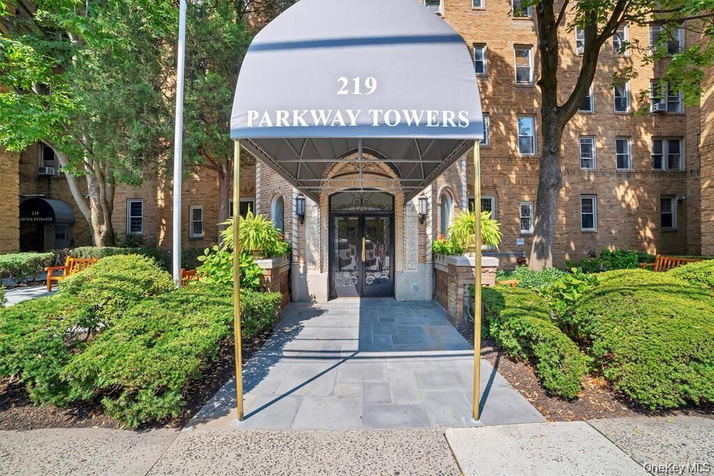 Property Photo:  219 Bronx River Road 5A  NY 10704 