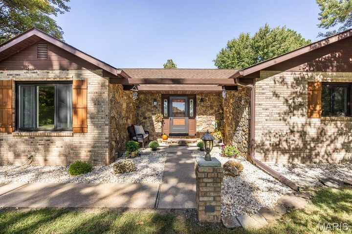 Property Photo:  2001 Tiffany Drive  IL 62223 