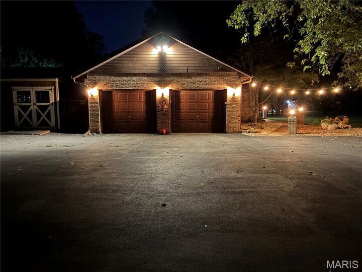 Property Photo: 2001 Tiffany Lane IL 62223