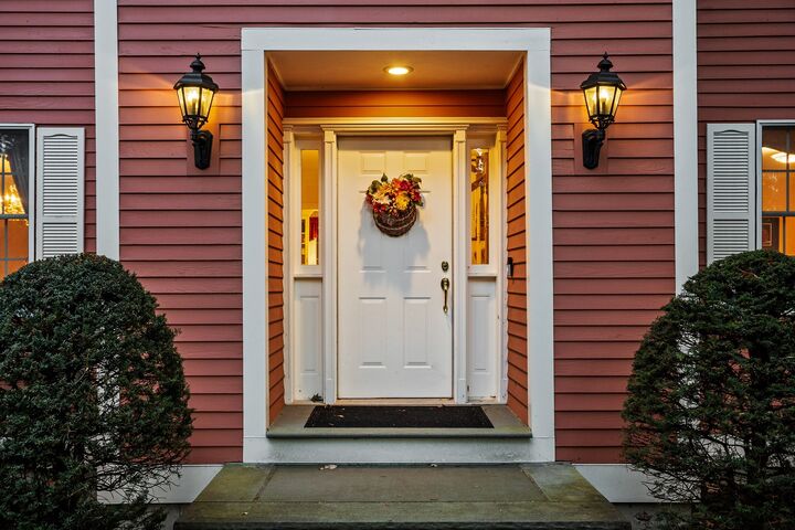 Property Photo:  125 Chestnut St  MA 01742 