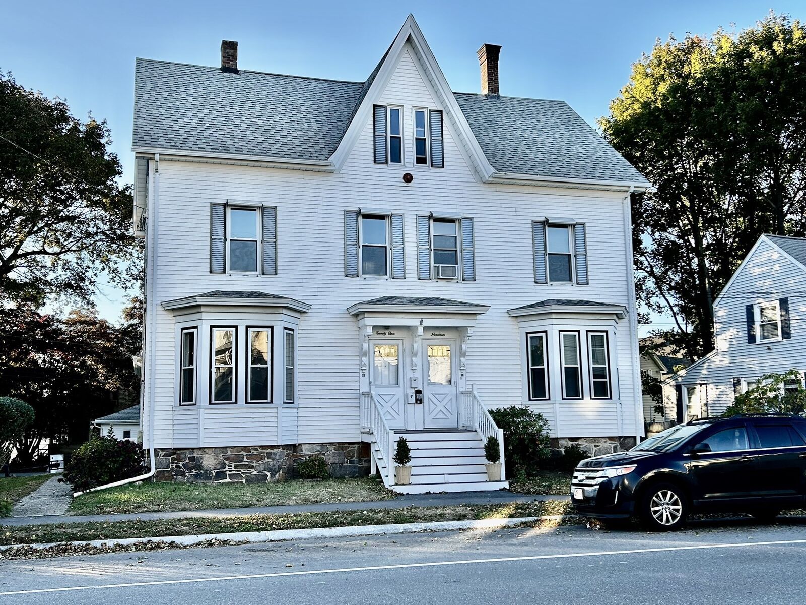 Property Photo:  21 Waverley 21  MA 01845 