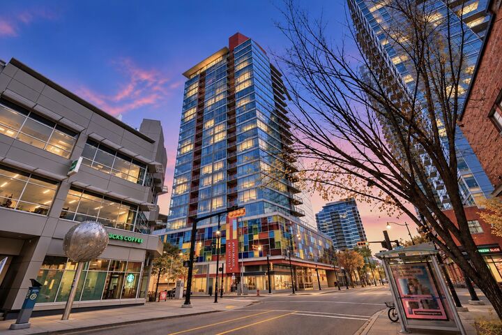 Property Photo:  135 13 Avenue SW 2206  AB T2R 0W8 