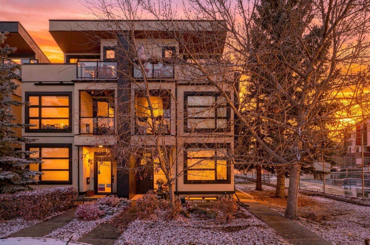 Property Photo:  840 McPherson Road NE 2  AB T2E 4Z5 
