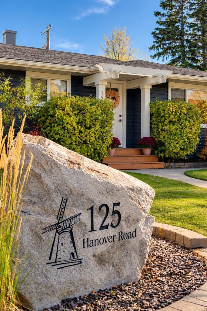 Property Photo:  125 Hanover Road SW  AB T2V 3J6 