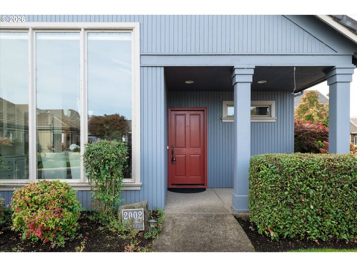 Property Photo:  2002 Lake Shore Dr  OR 97408 