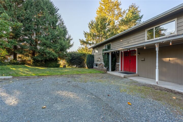 Property Photo: 286 E Bartlett Rd WA 98264