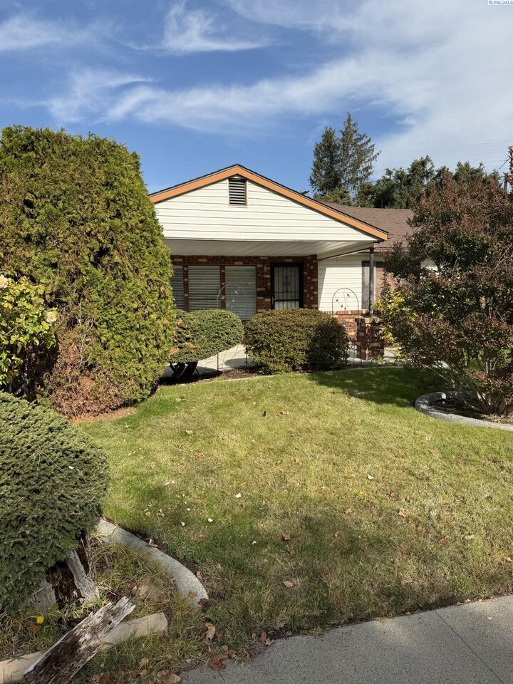 Property Photo: 2006 Turner St WA 99354