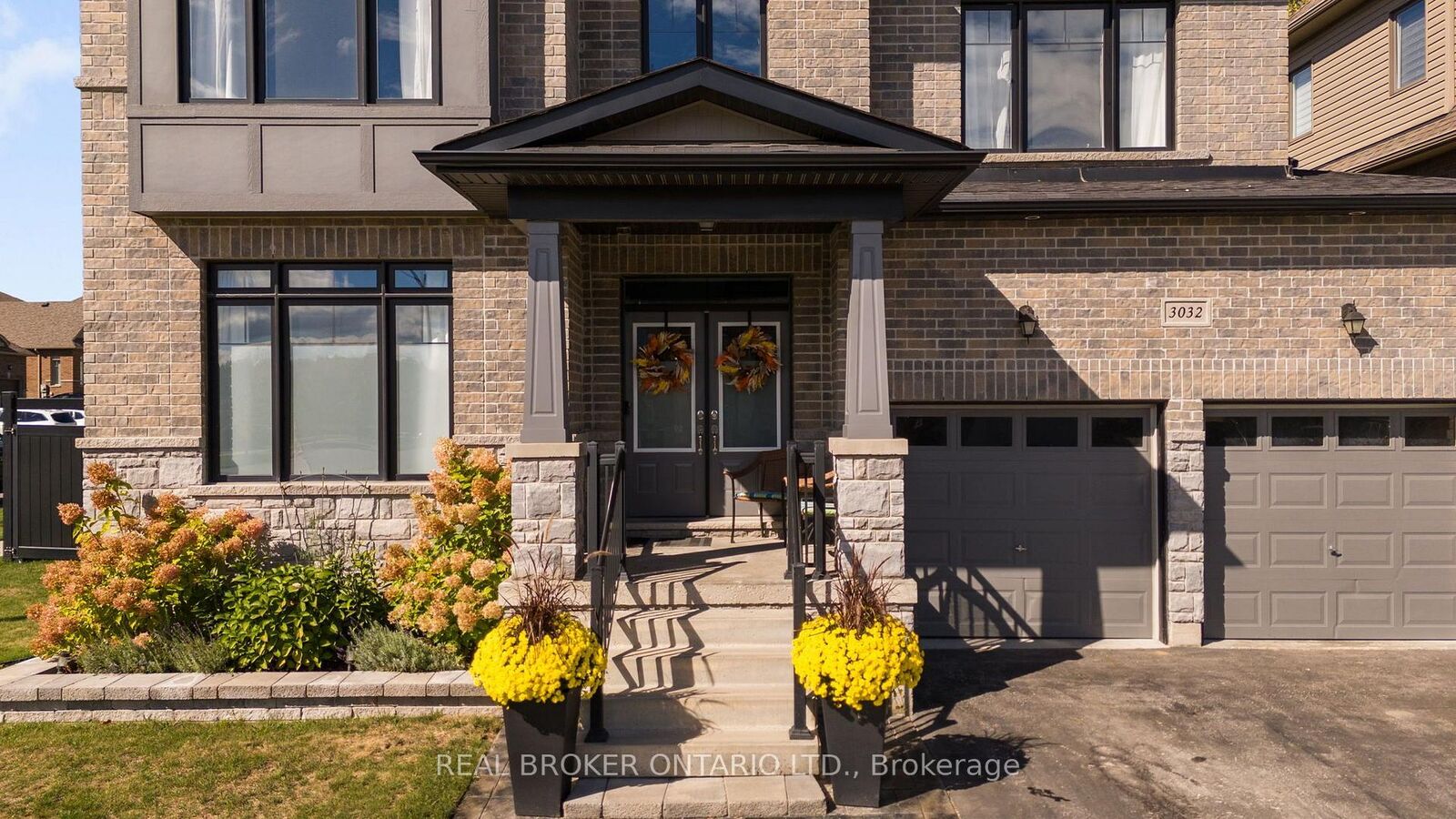 Property Photo:  3032 Monarch Drive  ON L3V 8K3 