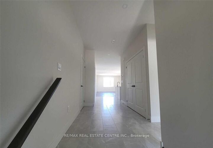 Property Photo:  102 Julie Crescent  ON N5Z 0B2 