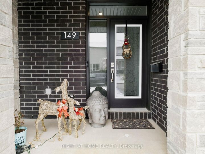 Property Photo:  149 Wabikon Crescent  ON K1X 0H8 