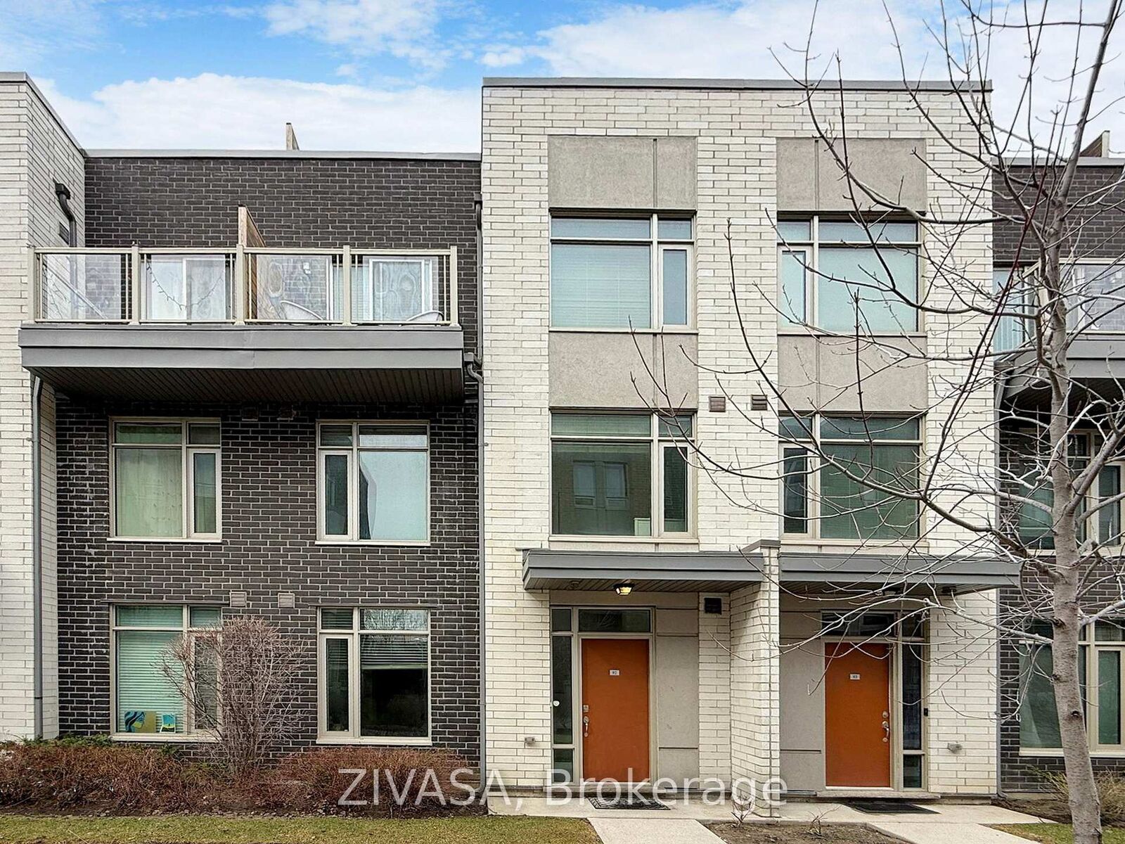 Property Photo:  15 Applewood Lane 92  ON M9C 2Z7 