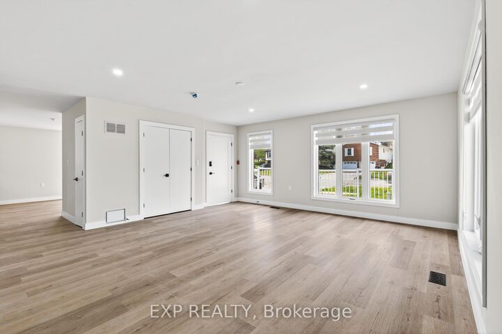 Property Photo:  263 Anne Street N 1  ON L4N 4Y1 