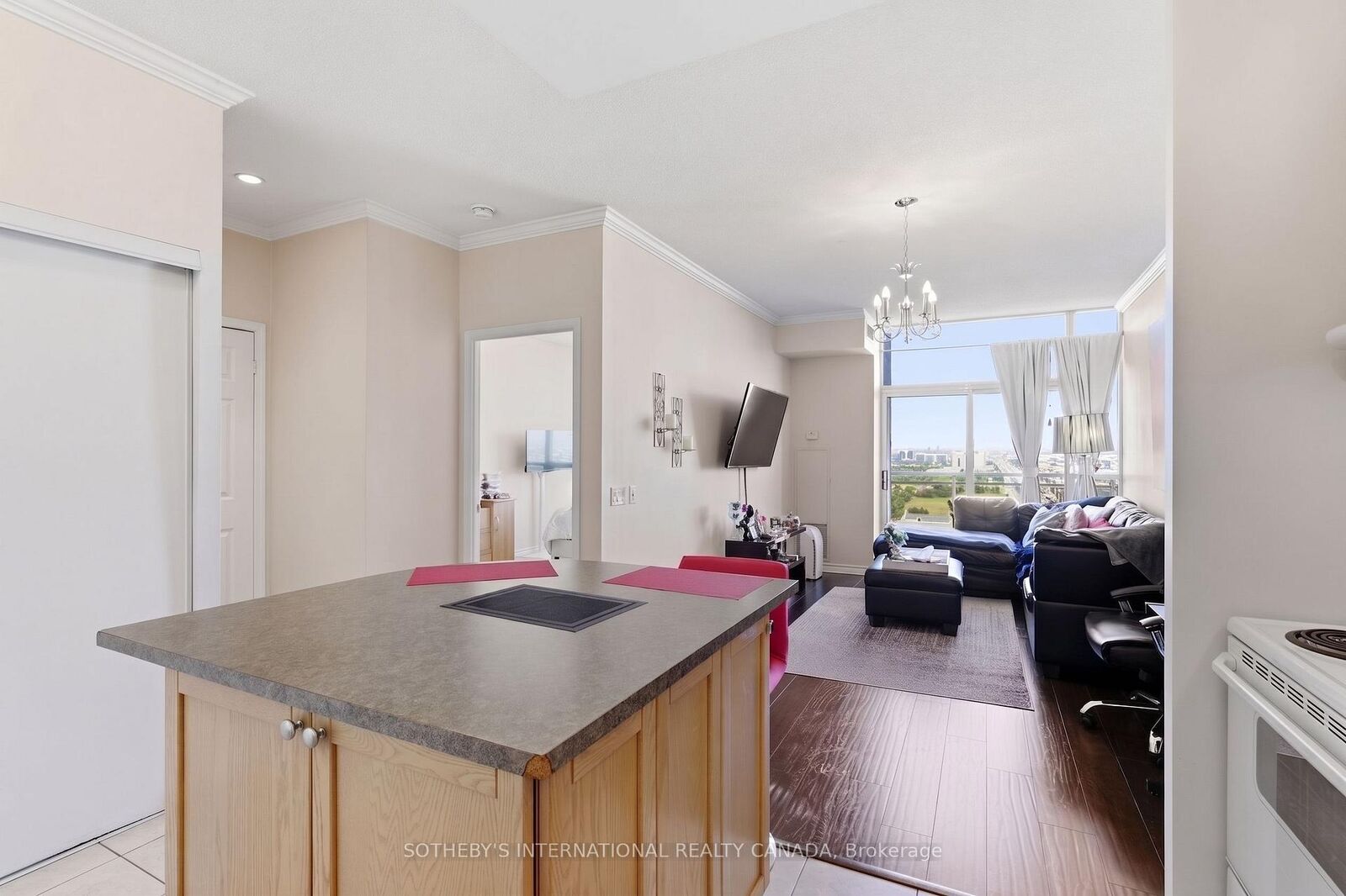 Property Photo:  55 Strathaven Drive 2112  ON L5R 4G9 