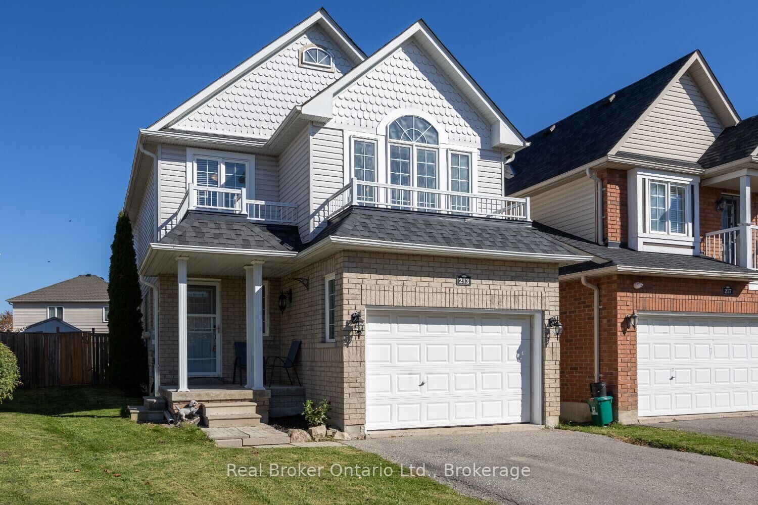 Property Photo:  213 Hutton Place  ON L1C 5K1 
