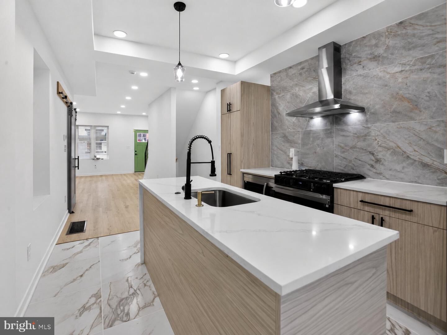 Property Photo: 1610 N Dover Street PA 19121