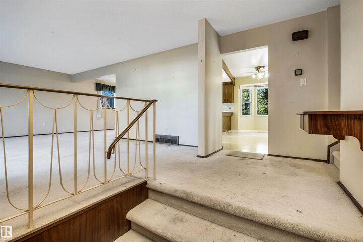 Property Photo:  26 Glenwood Crescent  AB T8N 1X5 