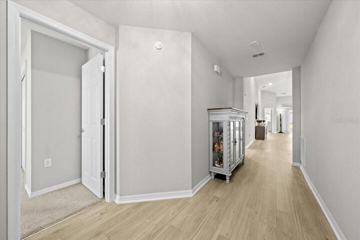 Property Photo:  1041 Montgomery Lane  FL 33868 