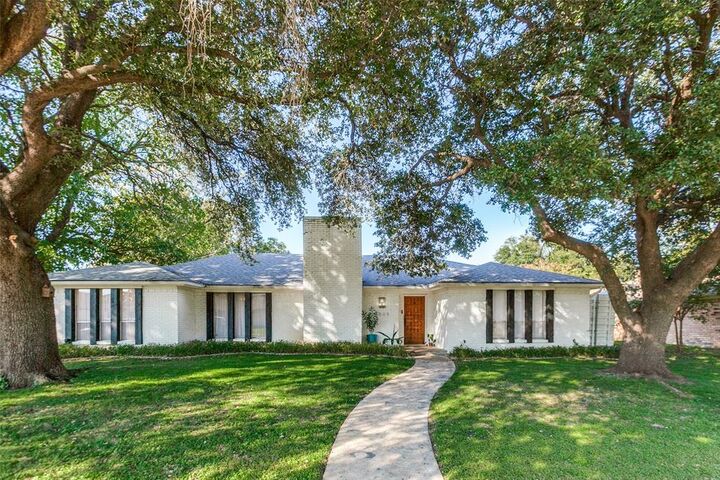 Property Photo: 1805 Westlake Drive TX 75075