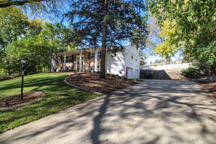Property Photo: 3905 Sylvian Ave IA 51104