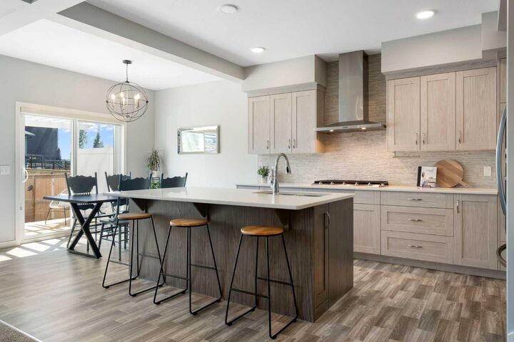 Property Photo:  642 Kingsmere Way SE  AB T4A 0X7 