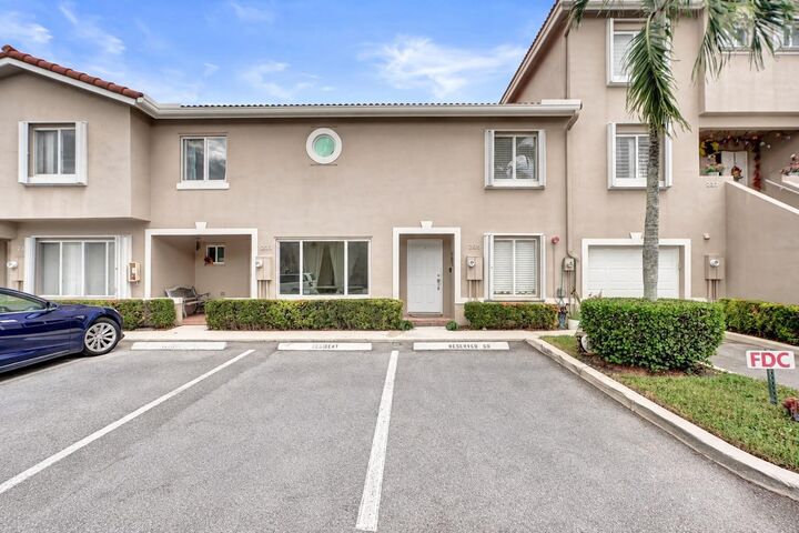 Property Photo:  235 Riviera Circle  FL 33326 