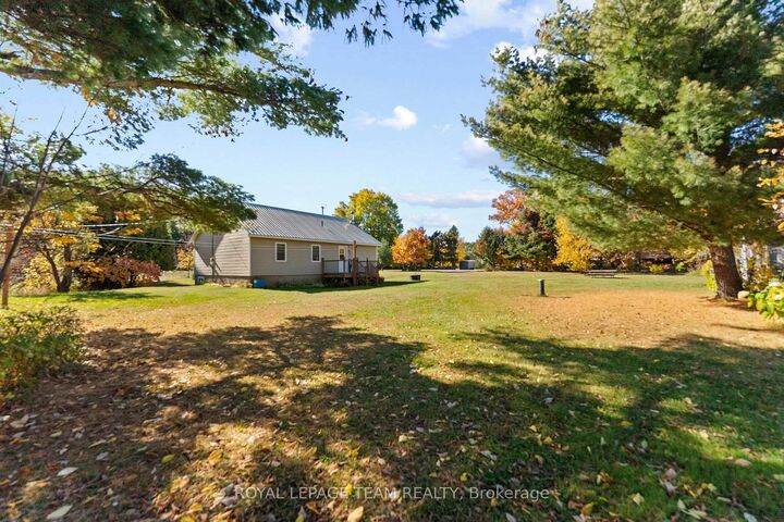 Property Photo: 16 Royal Pines Road ON K0J 1T0