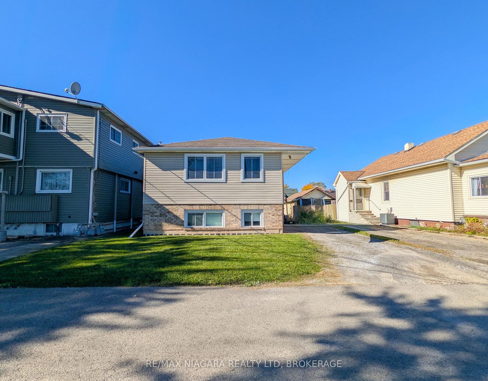 Property Photo: 3 Klines Avenue ON L3C 1Z7