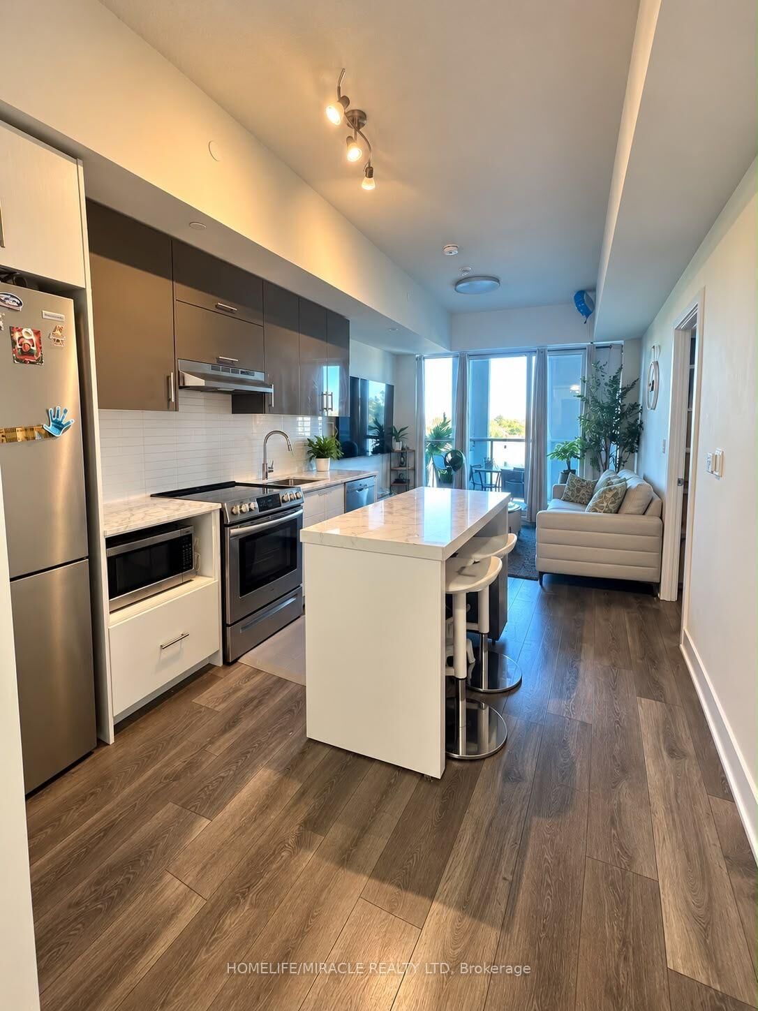 Property Photo: 188 Fairview Mall Drive 516 ON M2J 4T1