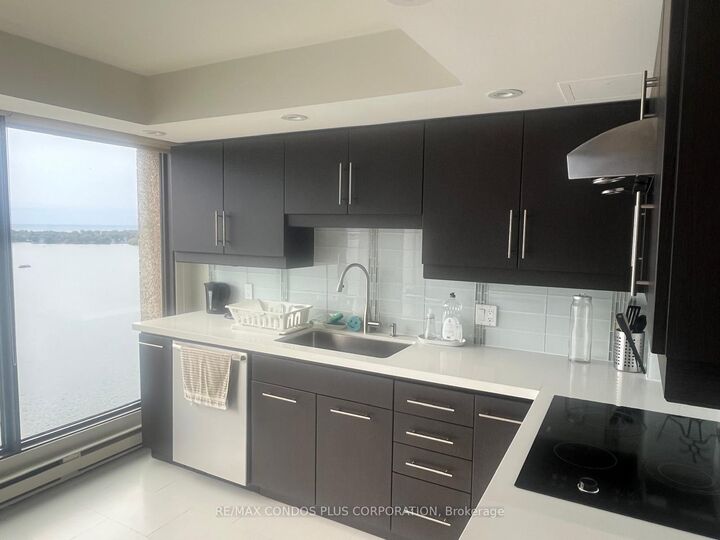 Property Photo:  65 Harbour Square 2302  ON M5J 2L4 