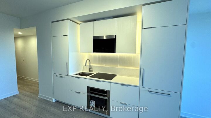 Property Photo:  1 Fairview Road E 403  ON L5A 0B4 