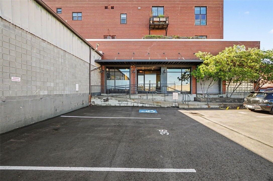 Property Photo:  2250 Mary Street 306  PA 15203 