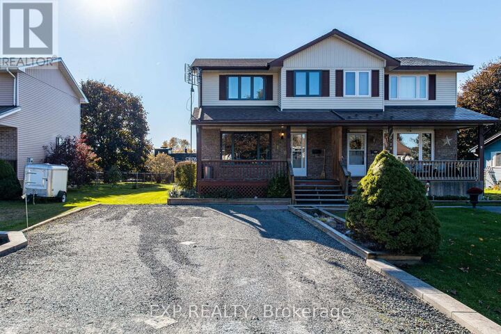 Property Photo:  5126 Meadowland Drive West  ON K0E 1E0 