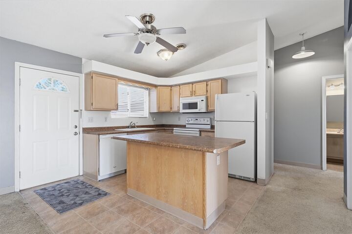 Property Photo:  1716 W 18th Street  IA 50613 