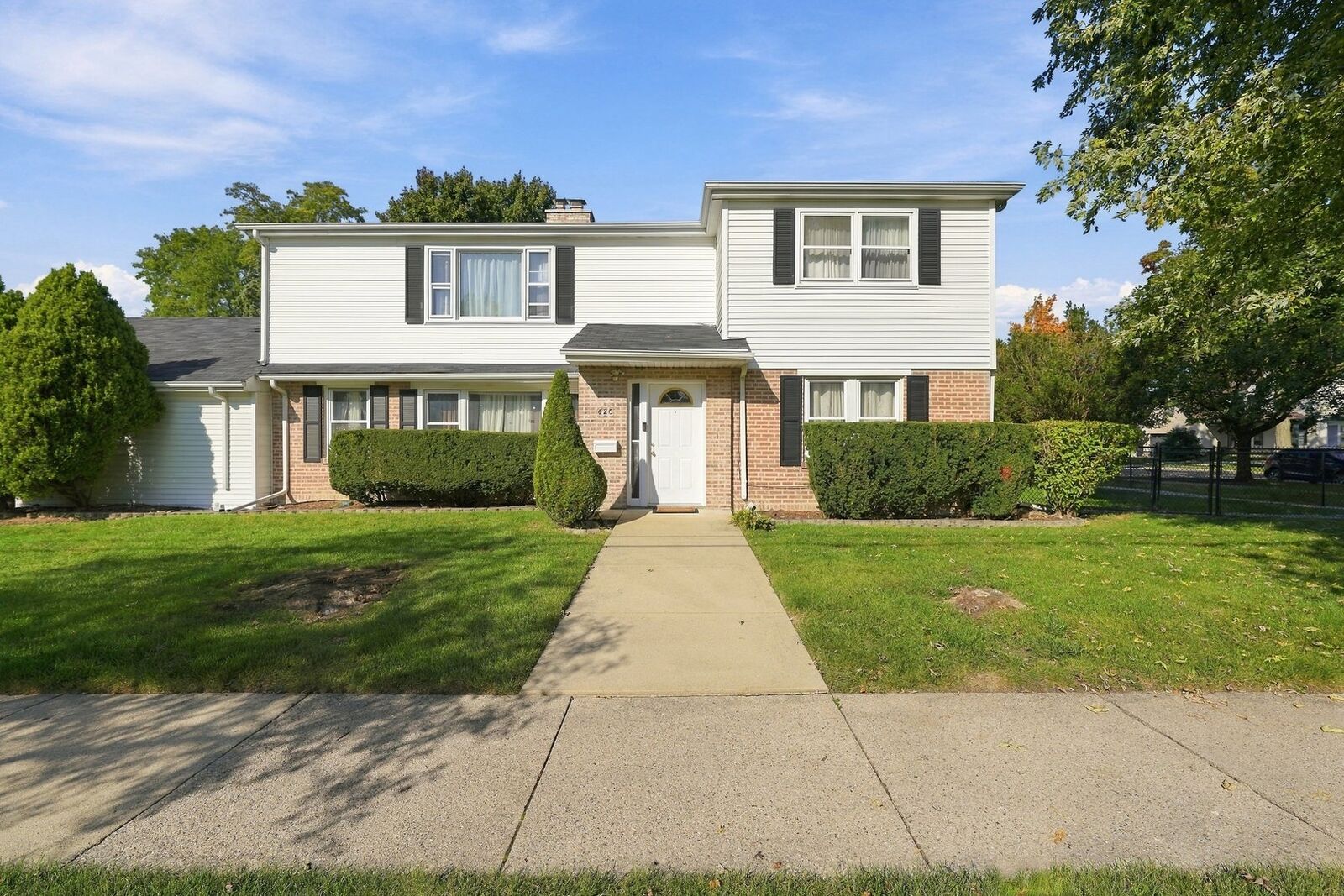 Property Photo: 620 E Maple Street IL 60148