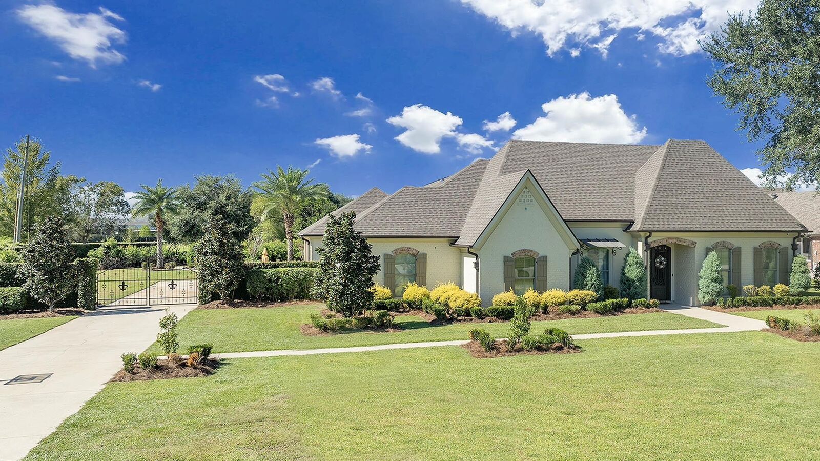 Property Photo:  124 Houmas Drive  LA 70360 