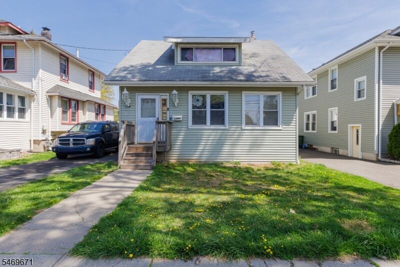 Property Photo:  427 Robins St  NJ 07203 
