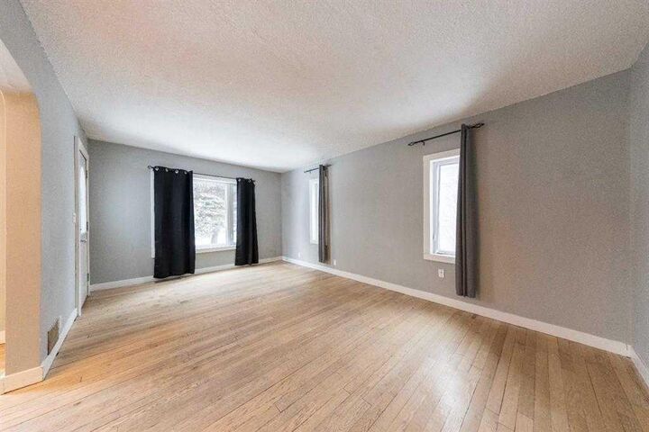 Property Photo:  5223 50 Street  AB T9V 0M4 